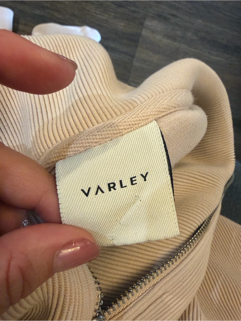 NWOT Varley Women’s Vine Half-Zip Oversized Beige Sweatshirt Size Medium - Picture 3 of 8